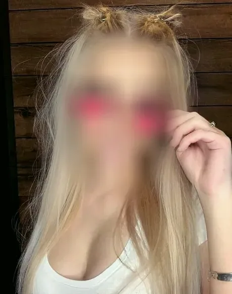 Greta, 32